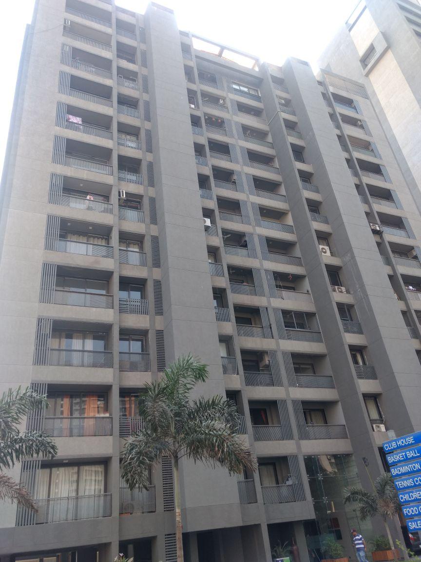 187187_const of real estate project Iscon Platinum located at Ahmedabad, Ahmedabad, Gujarat